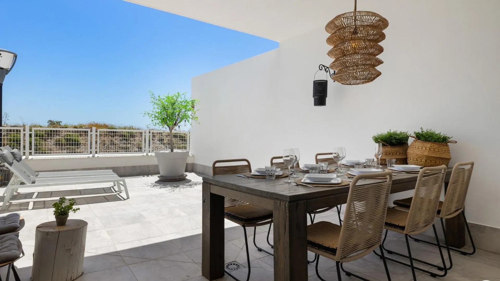 Vivi Homes - Blossom Pool, Gym & Terrace Benalmádena Daire