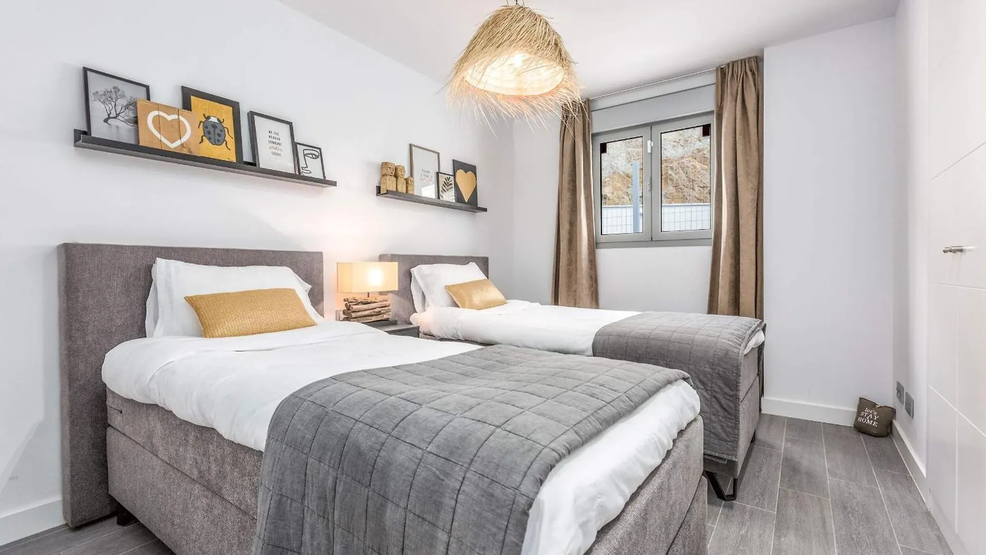 Vivi Homes - Blossom Pool, Gym & Terrace Benalmádena Daire